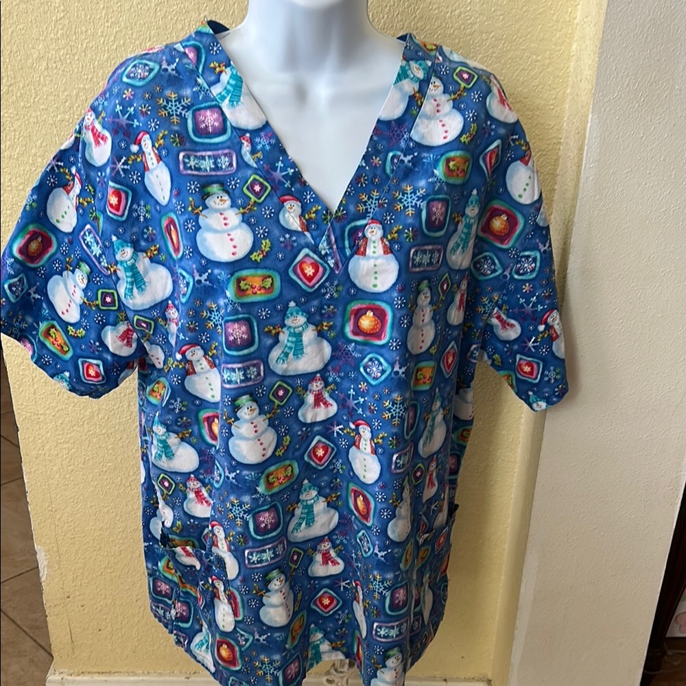 Scrub top Blue Snowman Print , GUC